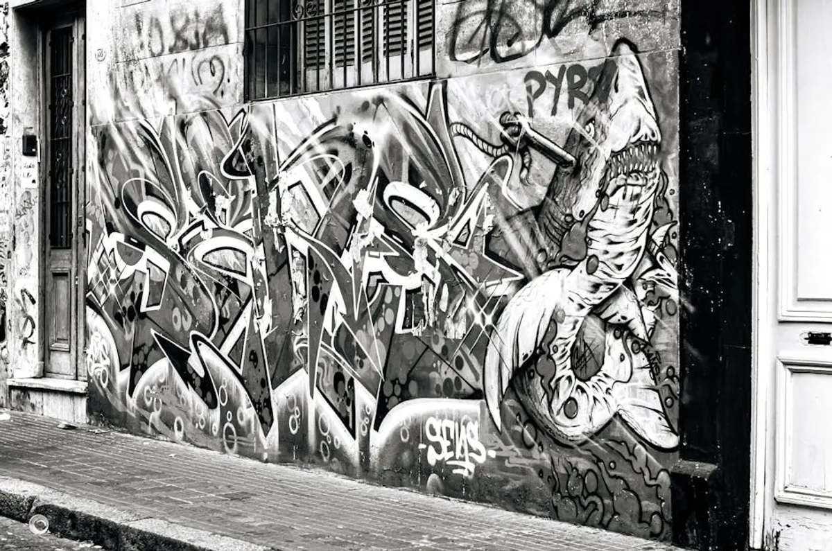 How to Photograph Murals, Installations, and Street Scenes