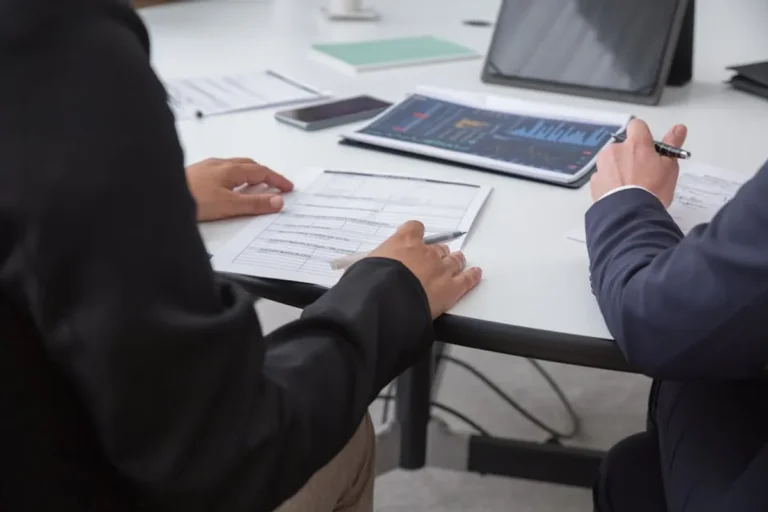Investorweeklynews Review: What It Is, Features, Risks, and Alternatives
